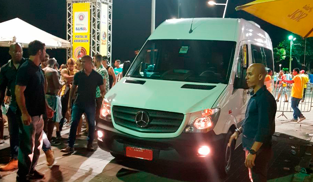 Transporte carvaval com escolta